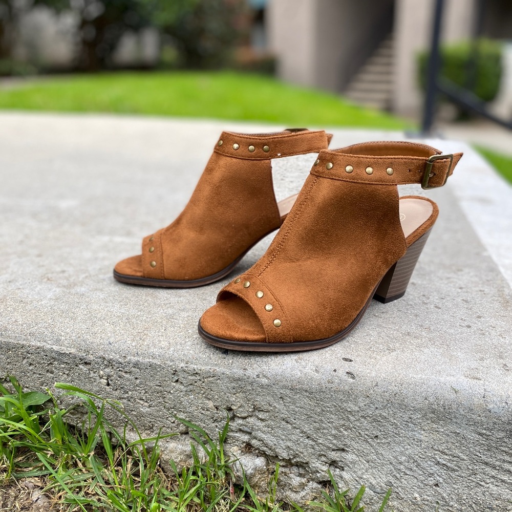 Tan faux suede sandals - Picture 5 of 5